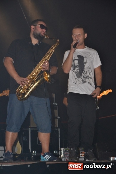 Zdjęcie w galerii na portalu naszraciborz.pl: Mocne muzyczne pożegnanie wakacji w Tworkowie. Zagrał TABU  wiadomości z regionu