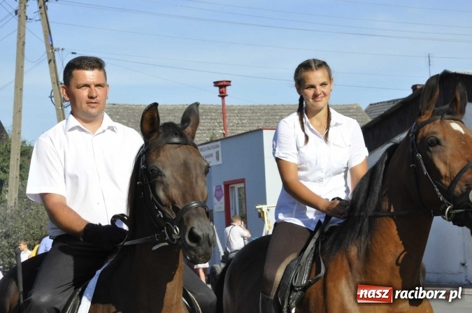 Zdjęcie w galerii na portalu naszraciborz.pl: Dożynki 2016. W Gamowie najmłodsi wypełnili korowód wiadomości z regionu