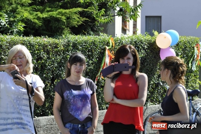 Zdjęcie w galerii na portalu naszraciborz.pl: Dożynki 2016. Praczki Słowianki z Żerdzin i dżentelmeni z Pawłowa w korowodzie na gminnych dożynkach w Makowie wiadomości z regionu