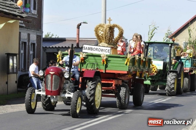 Zdjęcie w galerii na portalu naszraciborz.pl: Dożynki 2016. Praczki Słowianki z Żerdzin i dżentelmeni z Pawłowa w korowodzie na gminnych dożynkach w Makowie wiadomości z regionu