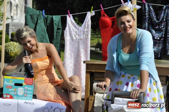 Zdjęcie w galerii na portalu naszraciborz.pl: Dożynki 2016. Praczki Słowianki z Żerdzin i dżentelmeni z Pawłowa w korowodzie na gminnych dożynkach w Makowie wiadomości z regionu