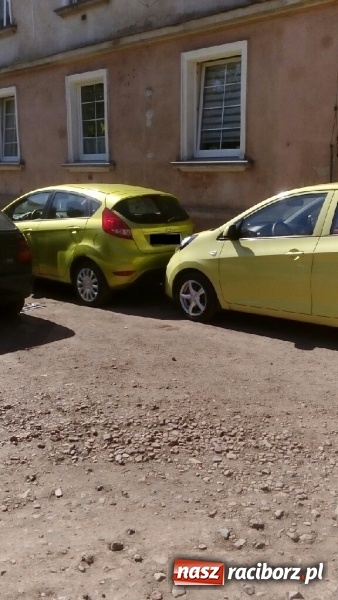 Zdjęcie w galerii na portalu naszraciborz.pl: Mistrz parkowania w niedzielne popołudnie. Policja już na niego czekała! wiadomości z regionu