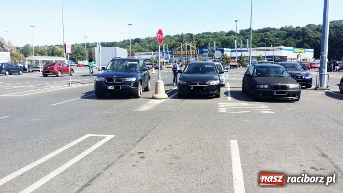 Zdjęcie w galerii na portalu naszraciborz.pl: Mistrz parkowania w niedzielne popołudnie. Policja już na niego czekała! wiadomości z regionu