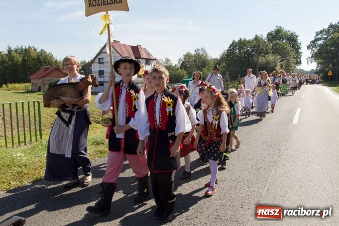 Zdjęcie w galerii na portalu naszraciborz.pl: Dożynki 2016. W Rudzie Kozielskiej jak na karnawale w Rio de Janeiro wiadomości z regionu