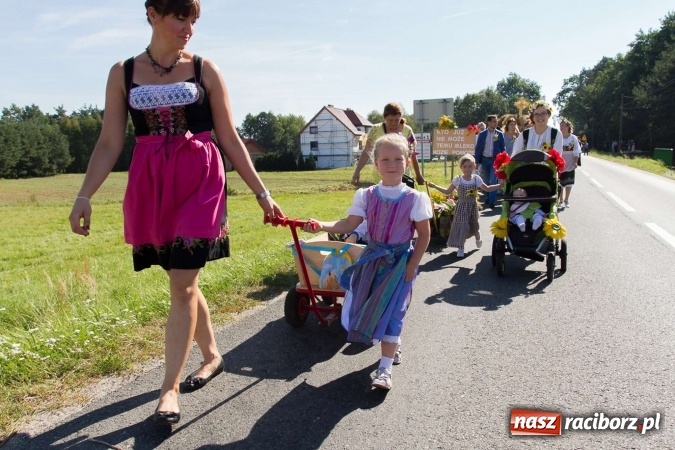 Zdjęcie w galerii na portalu naszraciborz.pl: Dożynki 2016. W Rudzie Kozielskiej jak na karnawale w Rio de Janeiro wiadomości z regionu