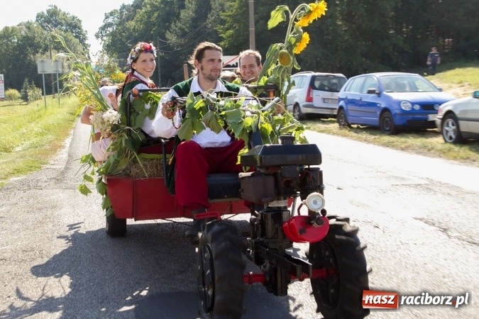 Zdjęcie w galerii na portalu naszraciborz.pl: Dożynki 2016. W Rudzie Kozielskiej jak na karnawale w Rio de Janeiro wiadomości z regionu