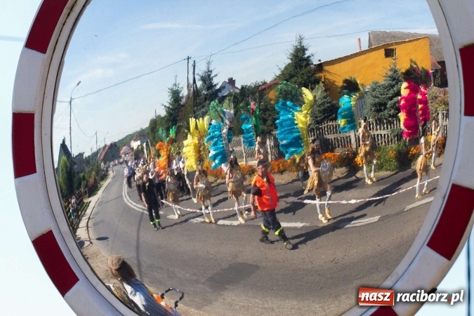 Zdjęcie w galerii na portalu naszraciborz.pl: Dożynki 2016. W Rudzie Kozielskiej jak na karnawale w Rio de Janeiro wiadomości z regionu