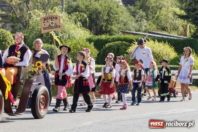 Zdjęcie w galerii na portalu naszraciborz.pl: Dożynki 2016. W Rudzie Kozielskiej jak na karnawale w Rio de Janeiro wiadomości z regionu