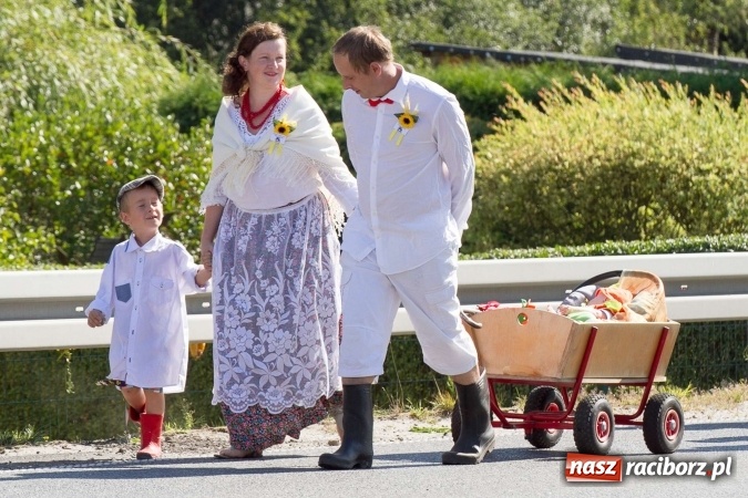 Zdjęcie w galerii na portalu naszraciborz.pl: Dożynki 2016. W Rudzie Kozielskiej jak na karnawale w Rio de Janeiro wiadomości z regionu
