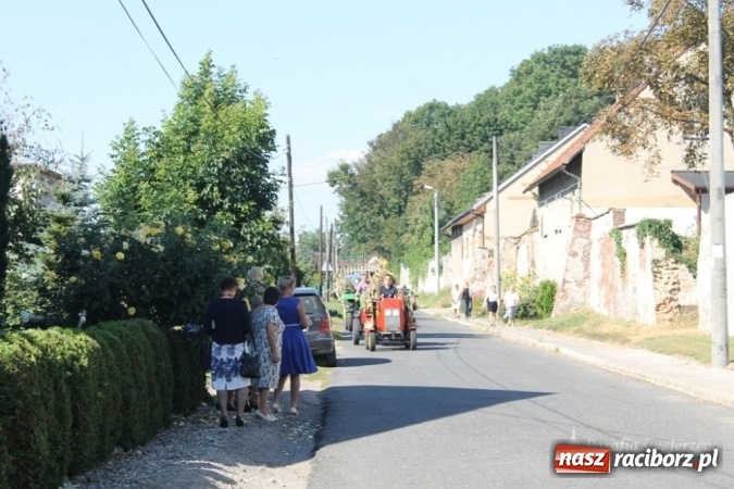 Zdjęcie w galerii na portalu naszraciborz.pl: Boże, z Twoich rąk żyjemy - dożynki w Sławikowie  wiadomości z regionu