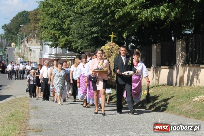 Zdjęcie w galerii na portalu naszraciborz.pl: Boże, z Twoich rąk żyjemy - dożynki w Sławikowie  wiadomości z regionu