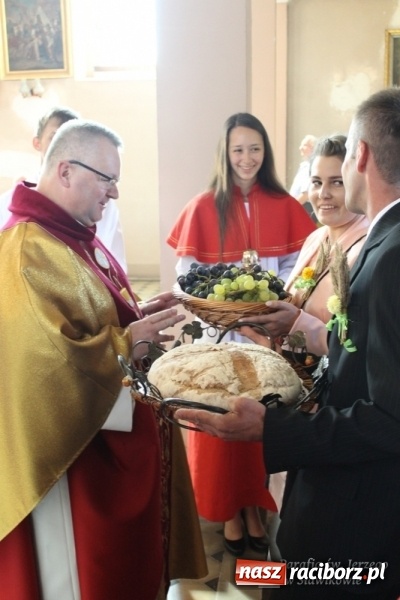 Zdjęcie w galerii na portalu naszraciborz.pl: Boże, z Twoich rąk żyjemy - dożynki w Sławikowie  wiadomości z regionu