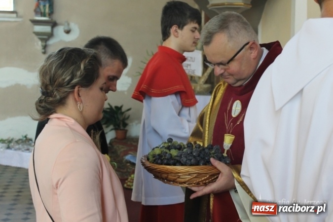 Zdjęcie w galerii na portalu naszraciborz.pl: Boże, z Twoich rąk żyjemy - dożynki w Sławikowie  wiadomości z regionu