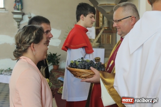 Zdjęcie w galerii na portalu naszraciborz.pl: Boże, z Twoich rąk żyjemy - dożynki w Sławikowie  wiadomości z regionu