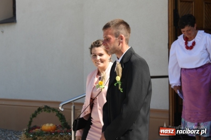 Zdjęcie w galerii na portalu naszraciborz.pl: Boże, z Twoich rąk żyjemy - dożynki w Sławikowie  wiadomości z regionu