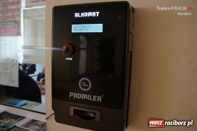 Zdjęcie w galerii na portalu naszraciborz.pl: Nowoczesny i og&oacute;lnodostępny alkomat w raciborskiej komendzie wiadomości z regionu