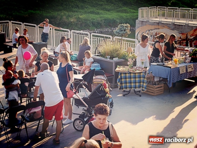 Zdjęcie w galerii na portalu naszraciborz.pl: Quo vadis wybrzmiało na przystani kajakowej wiadomości z regionu