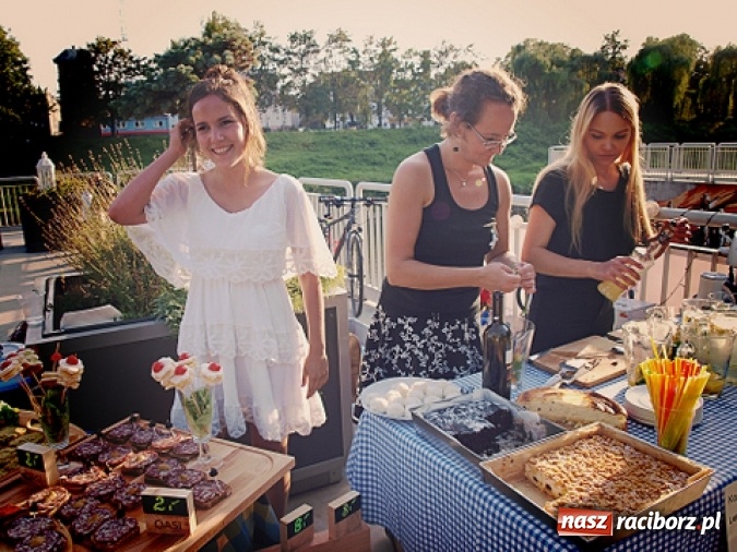 Zdjęcie w galerii na portalu naszraciborz.pl: Quo vadis wybrzmiało na przystani kajakowej wiadomości z regionu