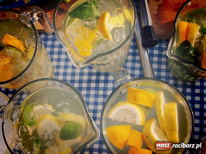 Zdjęcie w galerii na portalu naszraciborz.pl: Quo vadis wybrzmiało na przystani kajakowej wiadomości z regionu