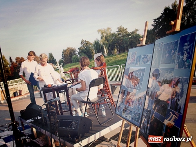 Zdjęcie w galerii na portalu naszraciborz.pl: Quo vadis wybrzmiało na przystani kajakowej wiadomości z regionu