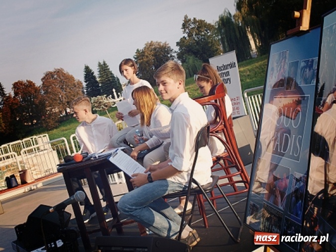 Zdjęcie w galerii na portalu naszraciborz.pl: Quo vadis wybrzmiało na przystani kajakowej wiadomości z regionu