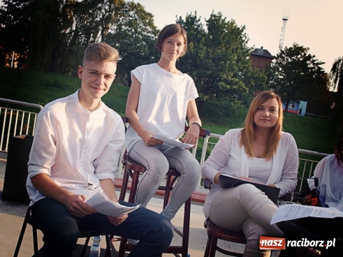 Zdjęcie w galerii na portalu naszraciborz.pl: Quo vadis wybrzmiało na przystani kajakowej wiadomości z regionu