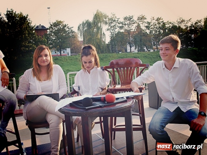 Zdjęcie w galerii na portalu naszraciborz.pl: Quo vadis wybrzmiało na przystani kajakowej wiadomości z regionu