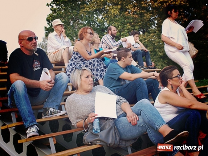 Zdjęcie w galerii na portalu naszraciborz.pl: Quo vadis wybrzmiało na przystani kajakowej wiadomości z regionu