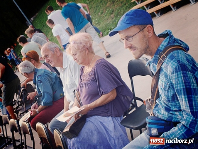 Zdjęcie w galerii na portalu naszraciborz.pl: Quo vadis wybrzmiało na przystani kajakowej wiadomości z regionu