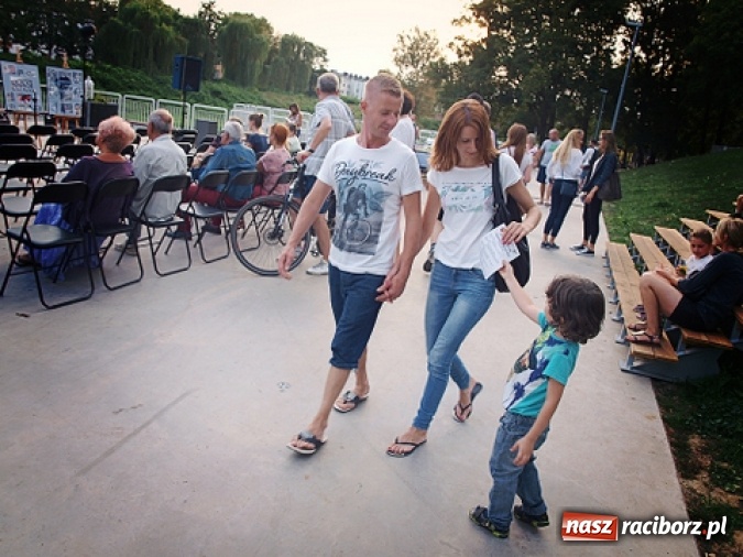 Zdjęcie w galerii na portalu naszraciborz.pl: Quo vadis wybrzmiało na przystani kajakowej wiadomości z regionu