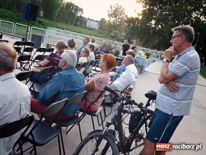 Zdjęcie w galerii na portalu naszraciborz.pl: Quo vadis wybrzmiało na przystani kajakowej wiadomości z regionu