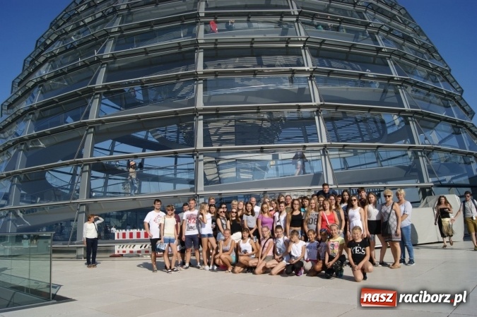 Zdjęcie w galerii na portalu naszraciborz.pl: Nędza: Tancerze z Łężczoka na Dniach Otwartych Ministerstwa w Berlinie  wiadomości z regionu