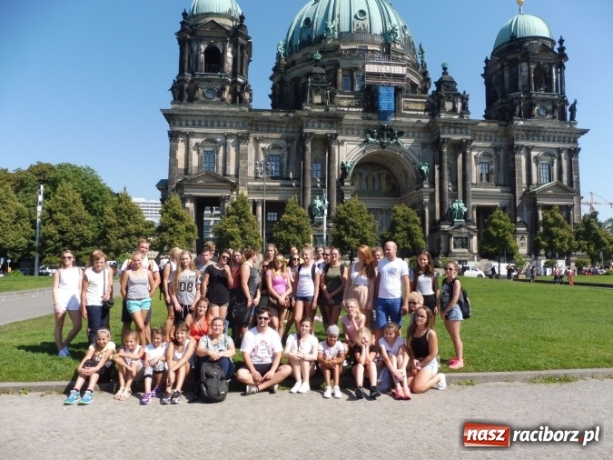 Zdjęcie w galerii na portalu naszraciborz.pl: Nędza: Tancerze z Łężczoka na Dniach Otwartych Ministerstwa w Berlinie  wiadomości z regionu