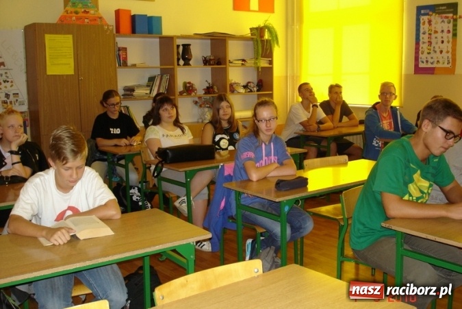 Zdjęcie w galerii na portalu naszraciborz.pl: Narodowe Czytanie Quo vadis w Gimnazjum nr 5  wiadomości z regionu