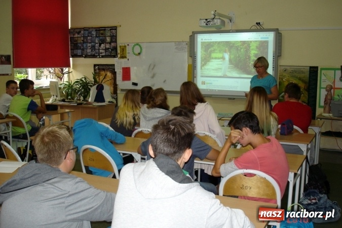 Zdjęcie w galerii na portalu naszraciborz.pl: Narodowe Czytanie Quo vadis w Gimnazjum nr 5  wiadomości z regionu