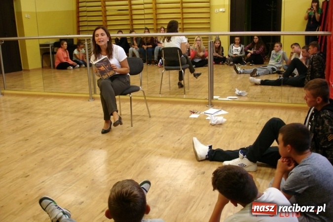 Zdjęcie w galerii na portalu naszraciborz.pl: Narodowe Czytanie Quo vadis w Gimnazjum nr 5  wiadomości z regionu