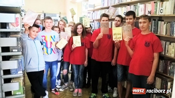 Zdjęcie w galerii na portalu naszraciborz.pl: Narodowe Czytanie Quo vadis w Gimnazjum nr 5  wiadomości z regionu