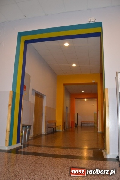 Zdjęcie w galerii na portalu naszraciborz.pl: Malarskie metamorfozy w Szkole Podstawowej nr 4 wiadomości z regionu