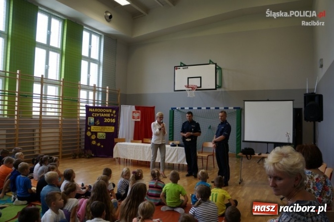 Zdjęcie w galerii na portalu naszraciborz.pl: Bezpieczna droga do szkoły - policjanci odwiedzili placówki w Rzuchowie i Kobyli wiadomości z regionu