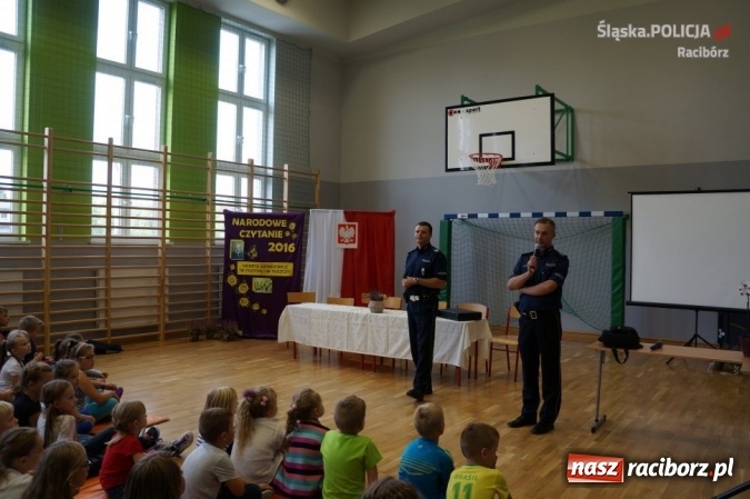 Zdjęcie w galerii na portalu naszraciborz.pl: Bezpieczna droga do szkoły - policjanci odwiedzili placówki w Rzuchowie i Kobyli wiadomości z regionu