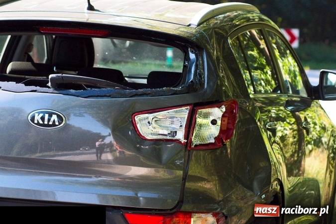 Zdjęcie w galerii na portalu naszraciborz.pl: DK 45. Zderzenie motocykla suzuki z osobową kią na trasie Racibórz - Opole wiadomości z regionu