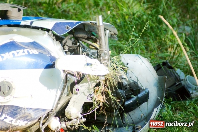 Zdjęcie w galerii na portalu naszraciborz.pl: DK 45. Zderzenie motocykla suzuki z osobową kią na trasie Racibórz - Opole wiadomości z regionu