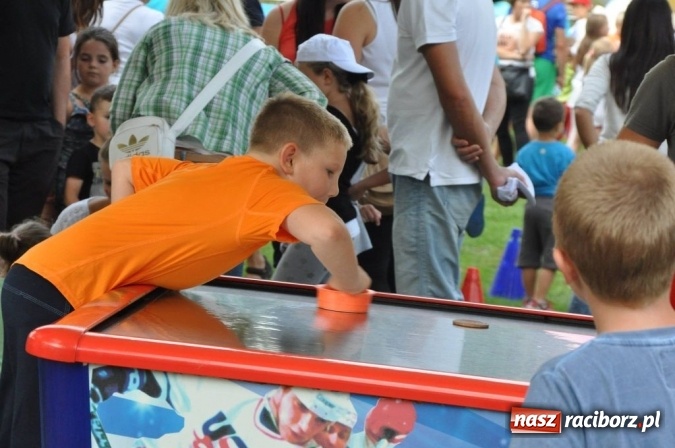 Zdjęcie w galerii na portalu naszraciborz.pl: Dzień Energetyka 2016. Rodzinny piknik dla pracownik&oacute;w Rafako. Gwiazdą Doda wiadomości z regionu