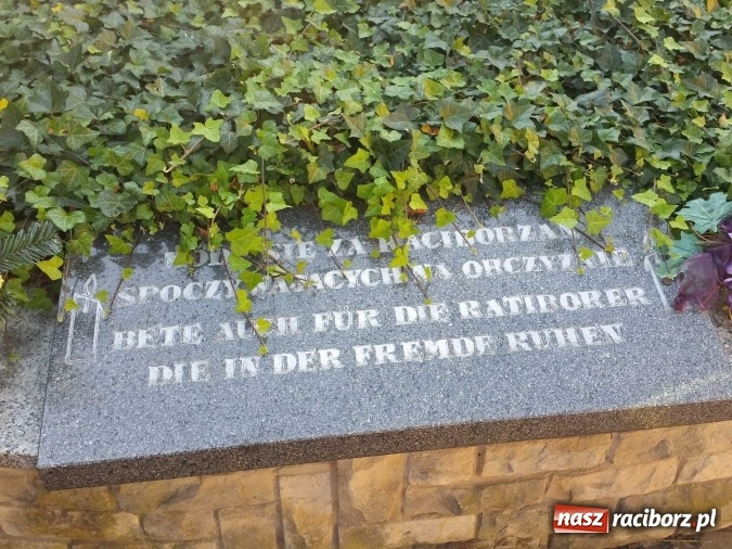 Zdjęcie w galerii na portalu naszraciborz.pl: Pomnik Pamięci na cmentarzu Jeruzalem w Raciborzu ma już 20 lat wiadomości z regionu