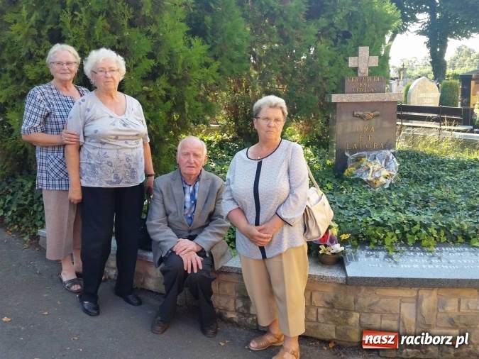 Zdjęcie w galerii na portalu naszraciborz.pl: Pomnik Pamięci na cmentarzu Jeruzalem w Raciborzu ma już 20 lat wiadomości z regionu