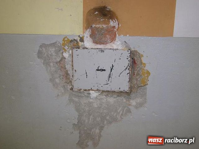 Zdjęcie w galerii na portalu naszraciborz.pl: Złodziej kuje nawet w kościele wiadomości z regionu