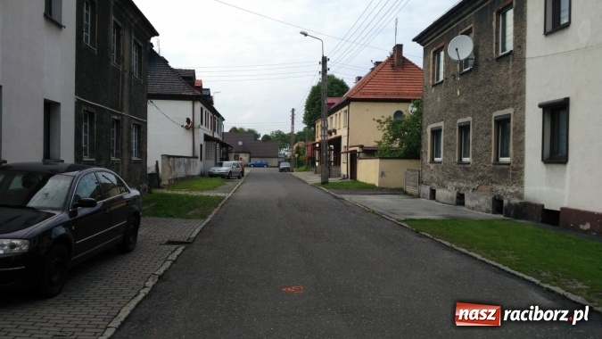 Zdjęcie w galerii na portalu naszraciborz.pl: Plac Warszawski i ulica Powstańców Śląskich w Chałupkach po przebudowie  wiadomości z regionu