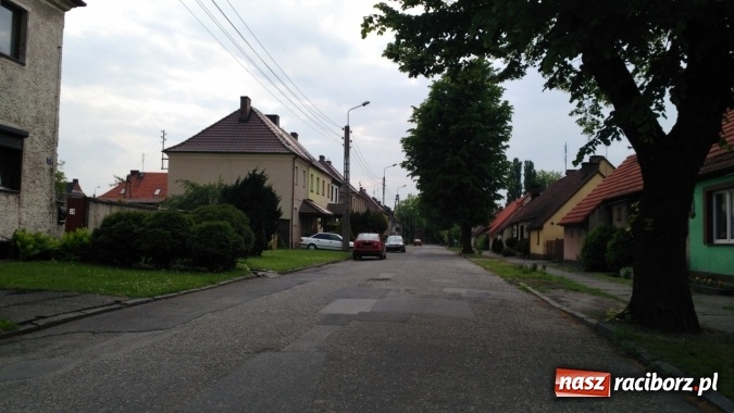 Zdjęcie w galerii na portalu naszraciborz.pl: Plac Warszawski i ulica Powstańców Śląskich w Chałupkach po przebudowie  wiadomości z regionu