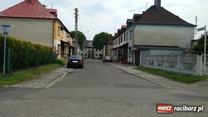 Zdjęcie w galerii na portalu naszraciborz.pl: Plac Warszawski i ulica Powstańców Śląskich w Chałupkach po przebudowie  wiadomości z regionu