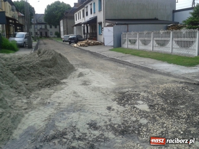 Zdjęcie w galerii na portalu naszraciborz.pl: Plac Warszawski i ulica Powstańców Śląskich w Chałupkach po przebudowie  wiadomości z regionu